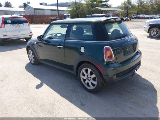 2010 MINI COOPER S WMWMF7C51ATZ72980 Photo 2