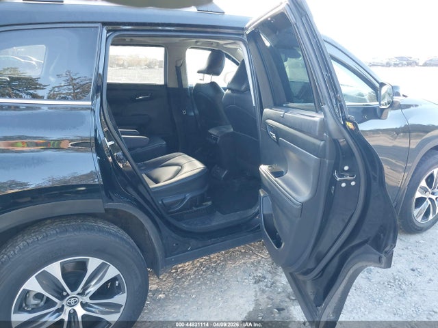 5TDKBRCH1PS598440 Toyota Highlander Hybrid Xle