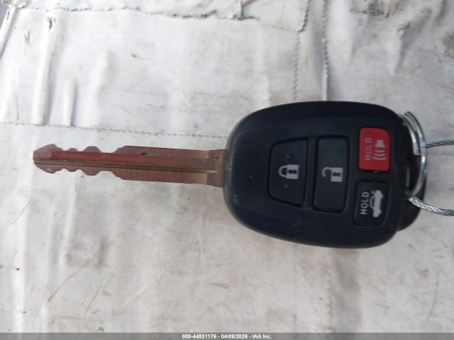 2T1BURHE2JC990996 Toyota COROLLA LE
