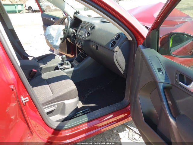 44831201 :رقم المزاد ، WVGBV7AX3FW024373 vin ، 2015 Volkswagen Tiguan S مزاد بيع
