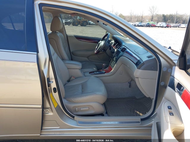 44831218 :رقم المزاد ، JTHBF30G720083143 vin ، 2002 Lexus Es 300 مزاد بيع