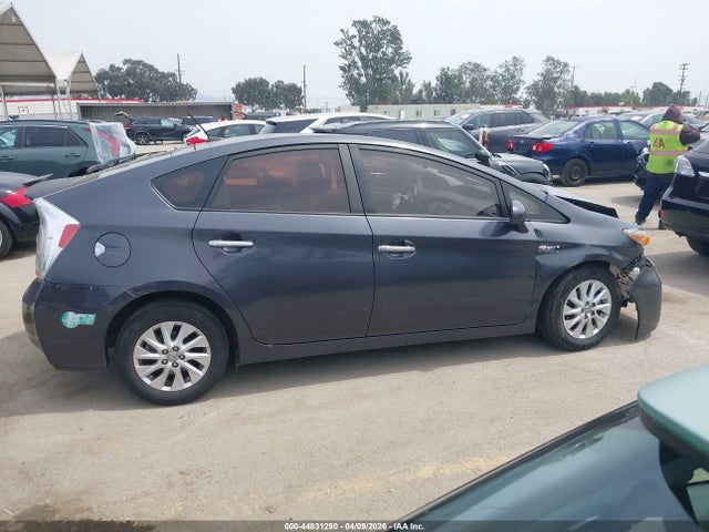 Toyota Prius Plug-in Advanced 2014 JTDKN3DPXE3051918 Image 13
