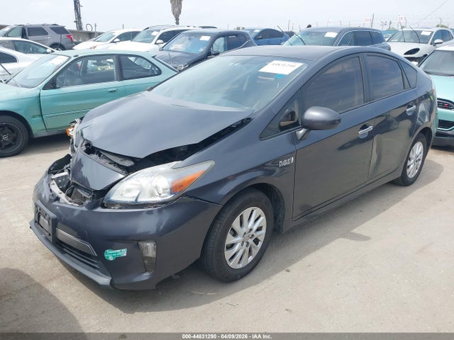 Toyota Prius Plug-in Advanced 2014 JTDKN3DPXE3051918 Image 2