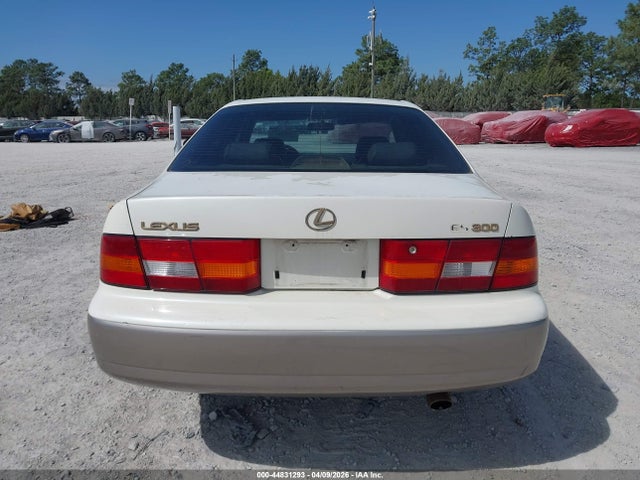 44831293 :رقم المزاد ، JT8BF22G2V5002094 vin ، 1997 Lexus Es 300 مزاد بيع