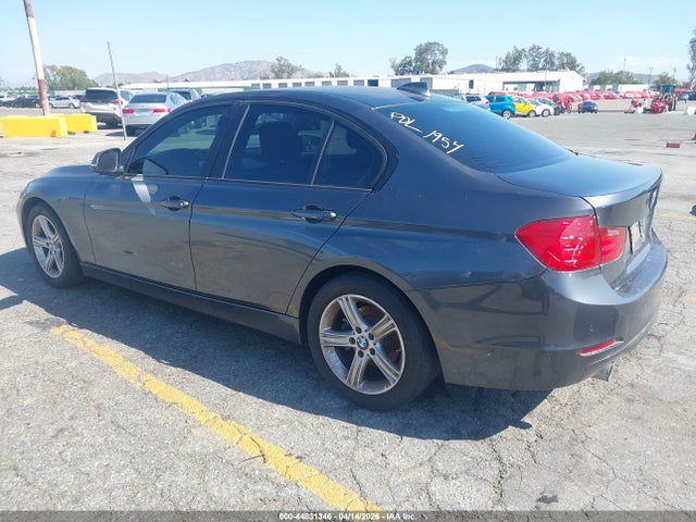 2015 BMW 320I WBA3B1G57FNT01954 Photo 2