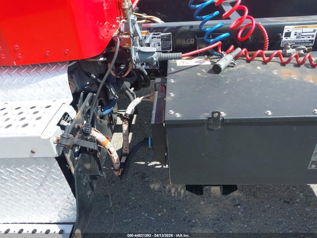 44831393 :رقم المزاد ، 2XKHAM8A5CM334458 vin ، 2012 Kenworth Construction T370 مزاد بيع