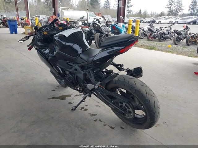 ML5ZXCP13SDA35076 Kawasaki Zx400 P