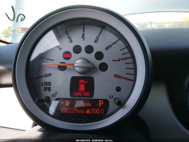 2010 MINI COOPER CLUBMAN WMWML3C50ATX39139 Photo 6