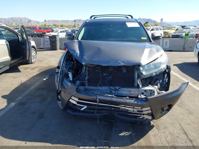 Toyota Highlander Limited Platinum 2018 5TDDZRFH9JS854895 Image 12