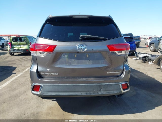 Toyota Highlander Limited Platinum 2018 5TDDZRFH9JS854895 Image 16