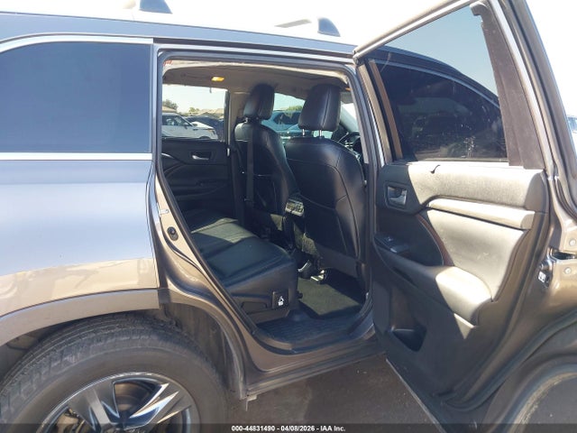 Toyota Highlander Limited Platinum 2018 5TDDZRFH9JS854895 Image 8
