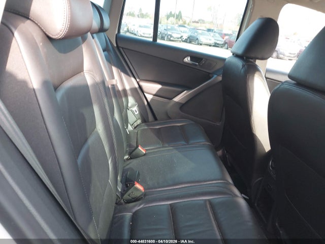 2010 Volkswagen Tiguan Se მანქანა იყიდება აუქციონზე, vin: WVGBV7AX5AW503810, აუქციონის ნომერი: 44831600