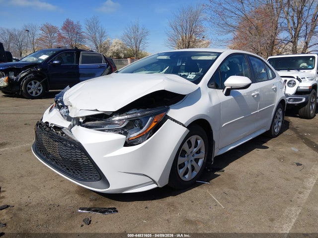 44831605 :رقم المزاد ، JTDEPMAE2NJ196446 vin ، 2022 Toyota Corolla Le مزاد بيع