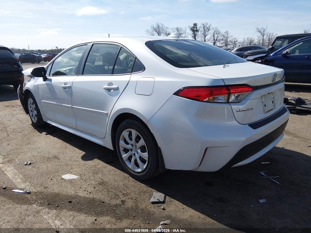 44831605 :رقم المزاد ، JTDEPMAE2NJ196446 vin ، 2022 Toyota Corolla Le مزاد بيع