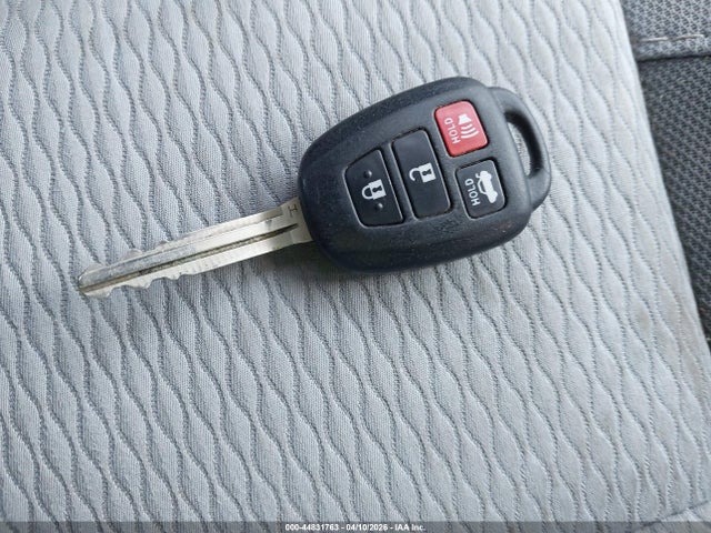 Продажа на аукционе авто 2017 Toyota Corolla Le, vin: 2T1BURHE7HC930402, номер лота: 44831763