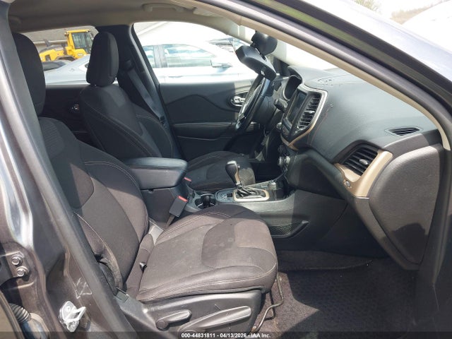 44831811 :رقم المزاد ، 1C4PJMCS5HW505878 vin ، 2017 Jeep Cherokee Latitude 4x4 مزاد بيع