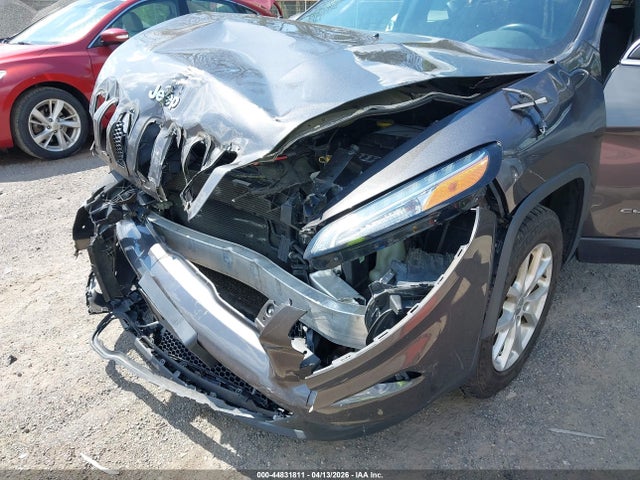 44831811 :رقم المزاد ، 1C4PJMCS5HW505878 vin ، 2017 Jeep Cherokee Latitude 4x4 مزاد بيع