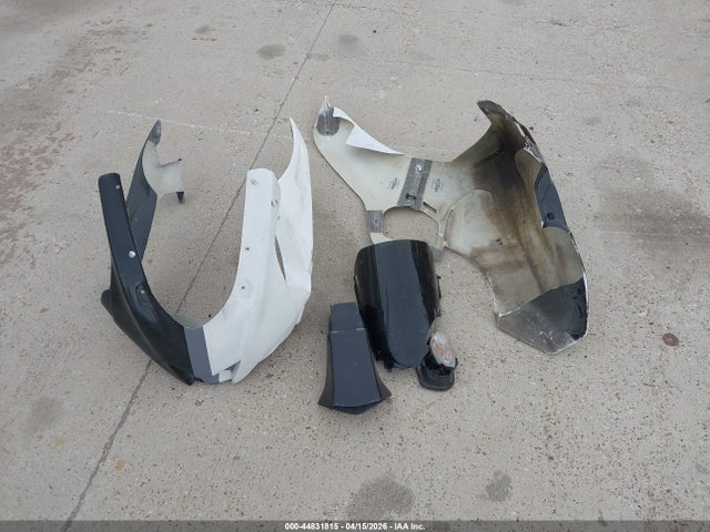 44831815 :رقم المزاد ، JYARJ16E4FA033854 vin ، 2015 Yamaha Yzfr6 مزاد بيع