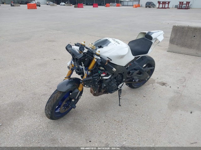 44831815 :رقم المزاد ، JYARJ16E4FA033854 vin ، 2015 Yamaha Yzfr6 مزاد بيع