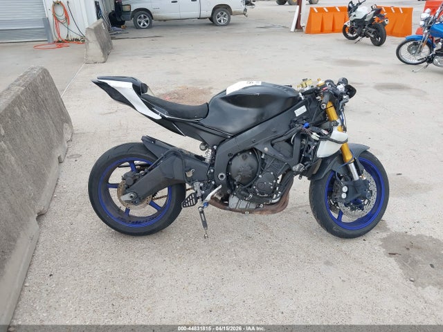 44831815 :رقم المزاد ، JYARJ16E4FA033854 vin ، 2015 Yamaha Yzfr6 مزاد بيع