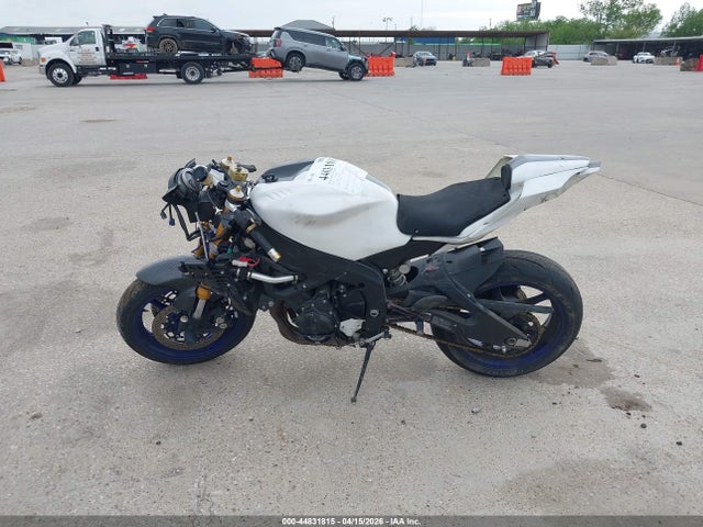 44831815 :رقم المزاد ، JYARJ16E4FA033854 vin ، 2015 Yamaha Yzfr6 مزاد بيع