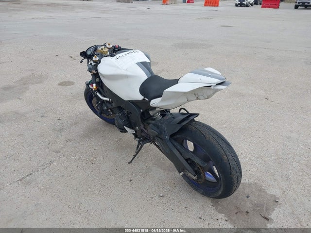 44831815 :رقم المزاد ، JYARJ16E4FA033854 vin ، 2015 Yamaha Yzfr6 مزاد بيع