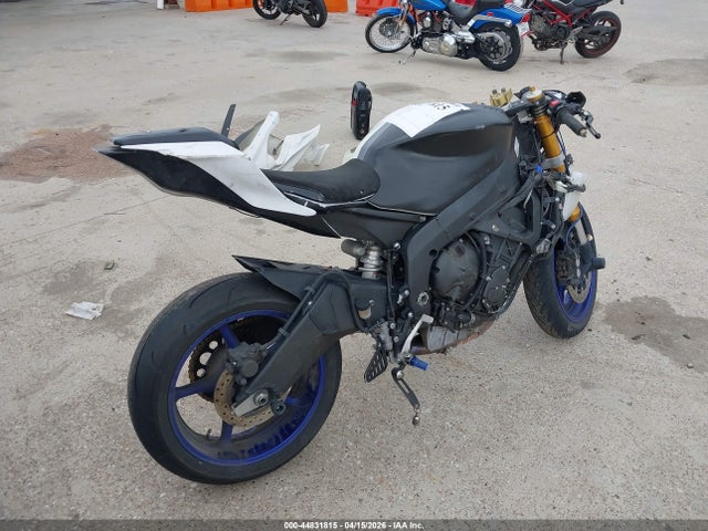44831815 :رقم المزاد ، JYARJ16E4FA033854 vin ، 2015 Yamaha Yzfr6 مزاد بيع