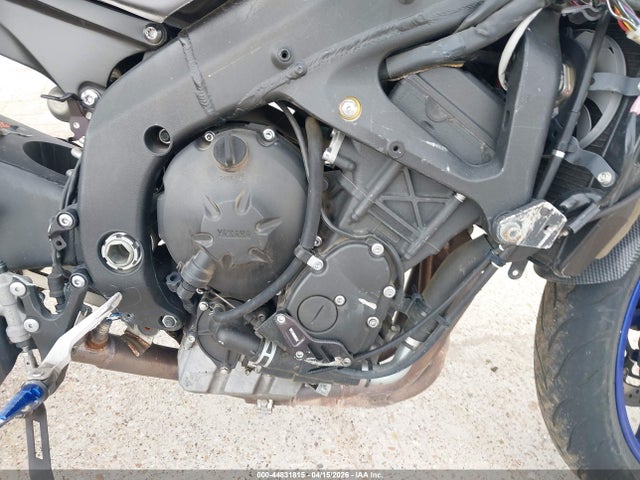 44831815 :رقم المزاد ، JYARJ16E4FA033854 vin ، 2015 Yamaha Yzfr6 مزاد بيع