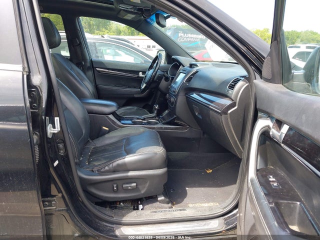 44831828 :رقم المزاد ، 5XYKW4A7XFG634722 vin ، 2015 Kia Sorento Limited V6 مزاد بيع