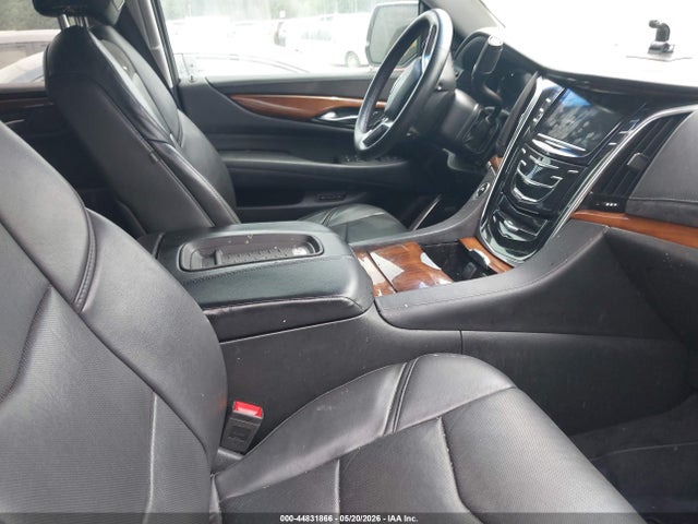 44831866 :رقم المزاد ، 1GYS4HKJ5HR137289 vin ، 2017 Cadillac Escalade Esv Luxury مزاد بيع