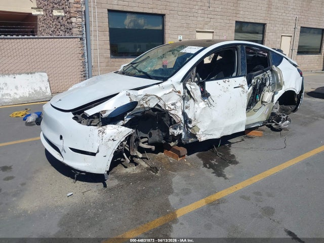 Tesla Model Y 2023 7SAYGDEE5PA080322 Image 2