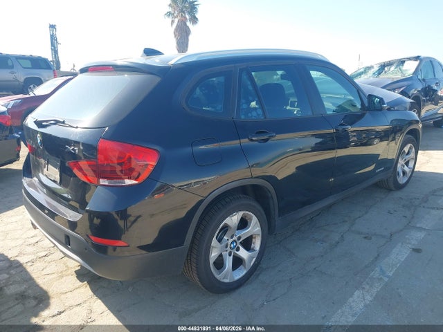 2015 Bmw X1 Sdrive28i მანქანა იყიდება აუქციონზე, vin: WBAVM1C54FV316033, აუქციონის ნომერი: 44831891