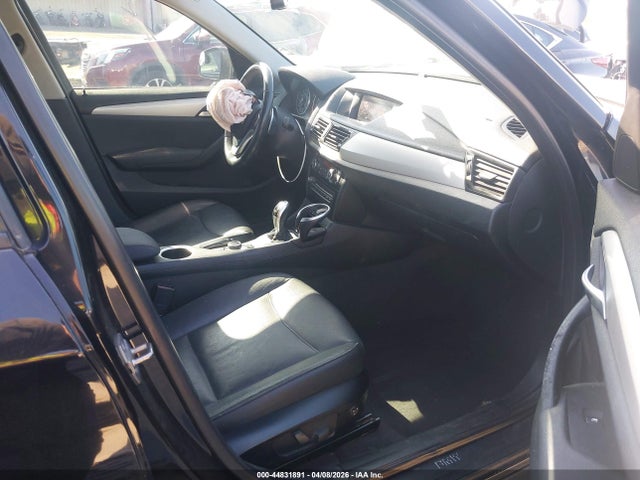 2015 Bmw X1 Sdrive28i მანქანა იყიდება აუქციონზე, vin: WBAVM1C54FV316033, აუქციონის ნომერი: 44831891