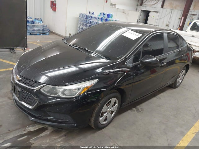 Chevrolet Cruze Ls Auto 2017 1G1BC5SMXH7177809 Image 2
