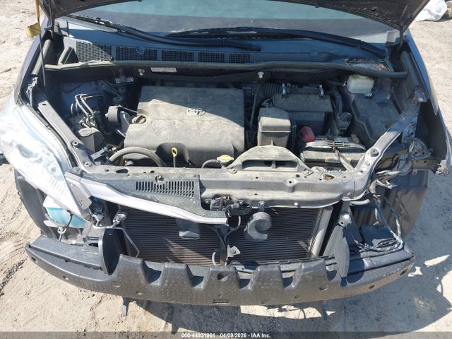 44831961 :رقم المزاد ، 5TDYK3DC3FS638042 vin ، 2015 Toyota Sienna Xle 8 Passenger مزاد بيع