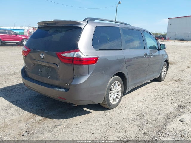 44831961 :رقم المزاد ، 5TDYK3DC3FS638042 vin ، 2015 Toyota Sienna Xle 8 Passenger مزاد بيع