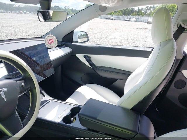 44832013 :رقم المزاد ، 5YJYGAEE1MF263582 vin ، 2021 Tesla Model Y Long Range Dual Motor All-wheel Drive مزاد بيع