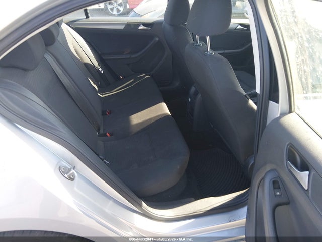 3VWLA7AJXFM222929 Volkswagen Jetta 2.0l Tdi S