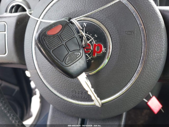 2016 Jeep Patriot Latitude მანქანა იყიდება აუქციონზე, vin: 1C4NJRFB4GD613824, აუქციონის ნომერი: 44832078
