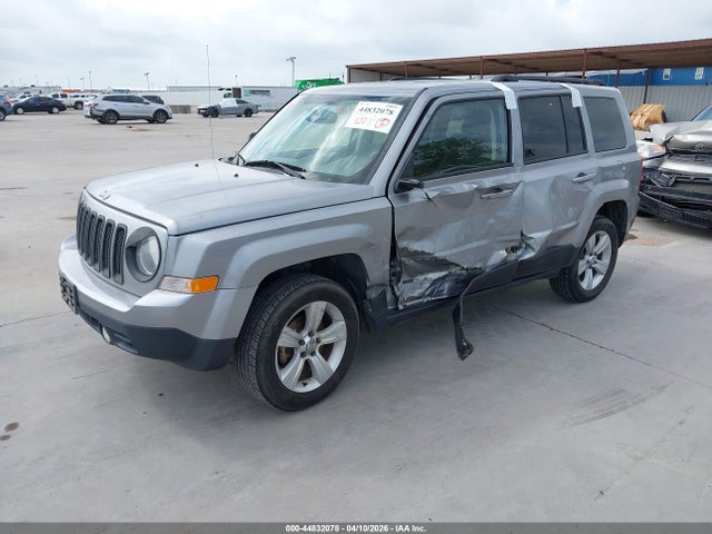 2016 Jeep Patriot Latitude მანქანა იყიდება აუქციონზე, vin: 1C4NJRFB4GD613824, აუქციონის ნომერი: 44832078