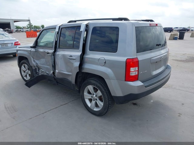 2016 Jeep Patriot Latitude მანქანა იყიდება აუქციონზე, vin: 1C4NJRFB4GD613824, აუქციონის ნომერი: 44832078