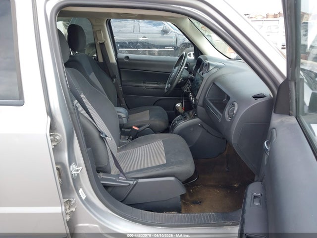 2016 Jeep Patriot Latitude მანქანა იყიდება აუქციონზე, vin: 1C4NJRFB4GD613824, აუქციონის ნომერი: 44832078