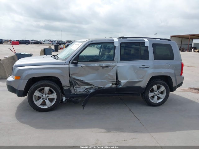 2016 Jeep Patriot Latitude მანქანა იყიდება აუქციონზე, vin: 1C4NJRFB4GD613824, აუქციონის ნომერი: 44832078