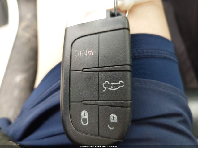 Продаж на аукціоні авто 2016 Chrysler 200 Limited Platinum, vin: 1C3CCCAB9GN180067, номер лоту: 44832091