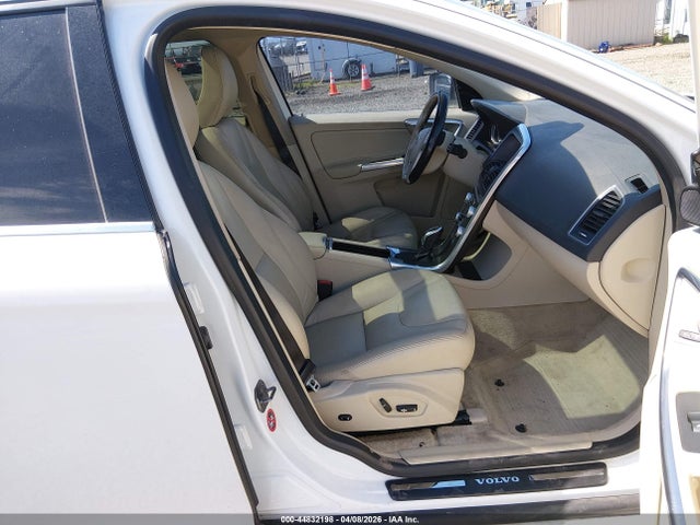 YV4612RK3F2737890 Volvo Xc60 T5/t5 Premier