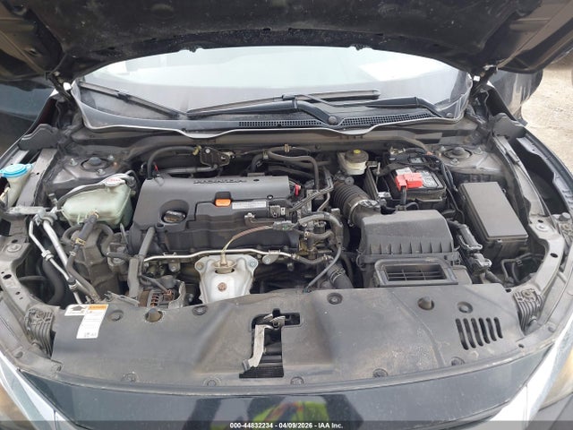 44832234 :رقم المزاد ، 19XFC2F57JE020660 vin ، 2018 Honda Civic Lx مزاد بيع