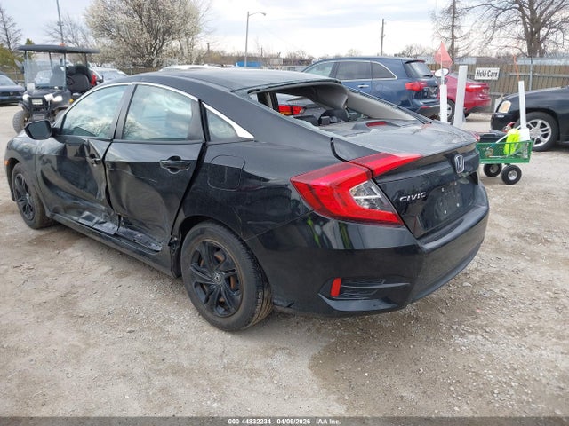 44832234 :رقم المزاد ، 19XFC2F57JE020660 vin ، 2018 Honda Civic Lx مزاد بيع