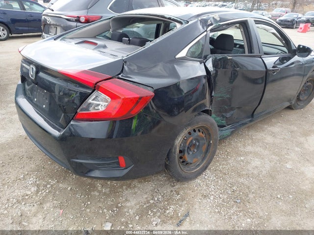 44832234 :رقم المزاد ، 19XFC2F57JE020660 vin ، 2018 Honda Civic Lx مزاد بيع