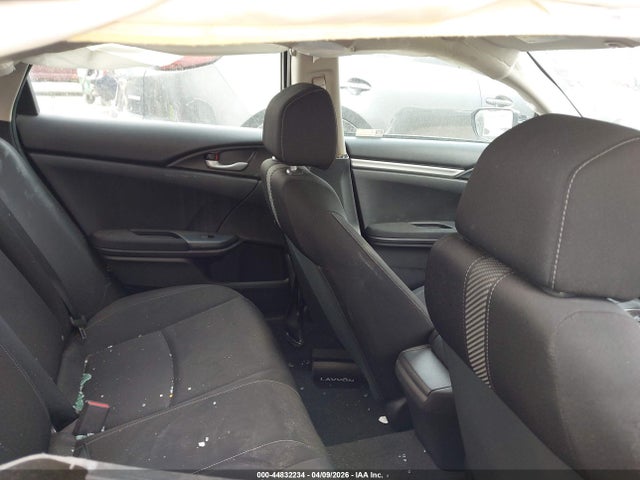 44832234 :رقم المزاد ، 19XFC2F57JE020660 vin ، 2018 Honda Civic Lx مزاد بيع