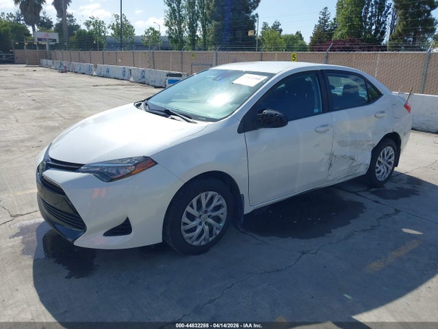 Toyota COROLLA LE 2017 5YFBURHEXHP635648 Image 2